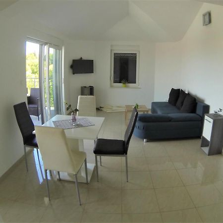 Apartmani Zaric Malinska Esterno foto