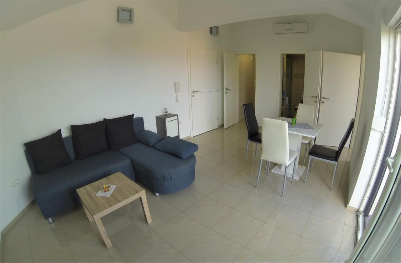 Apartmani Zaric Malinska Esterno foto