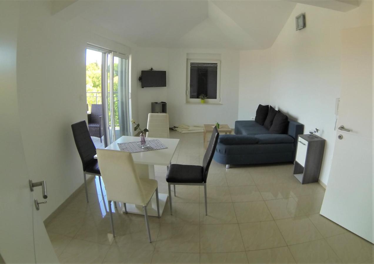 Apartmani Zaric Malinska Esterno foto