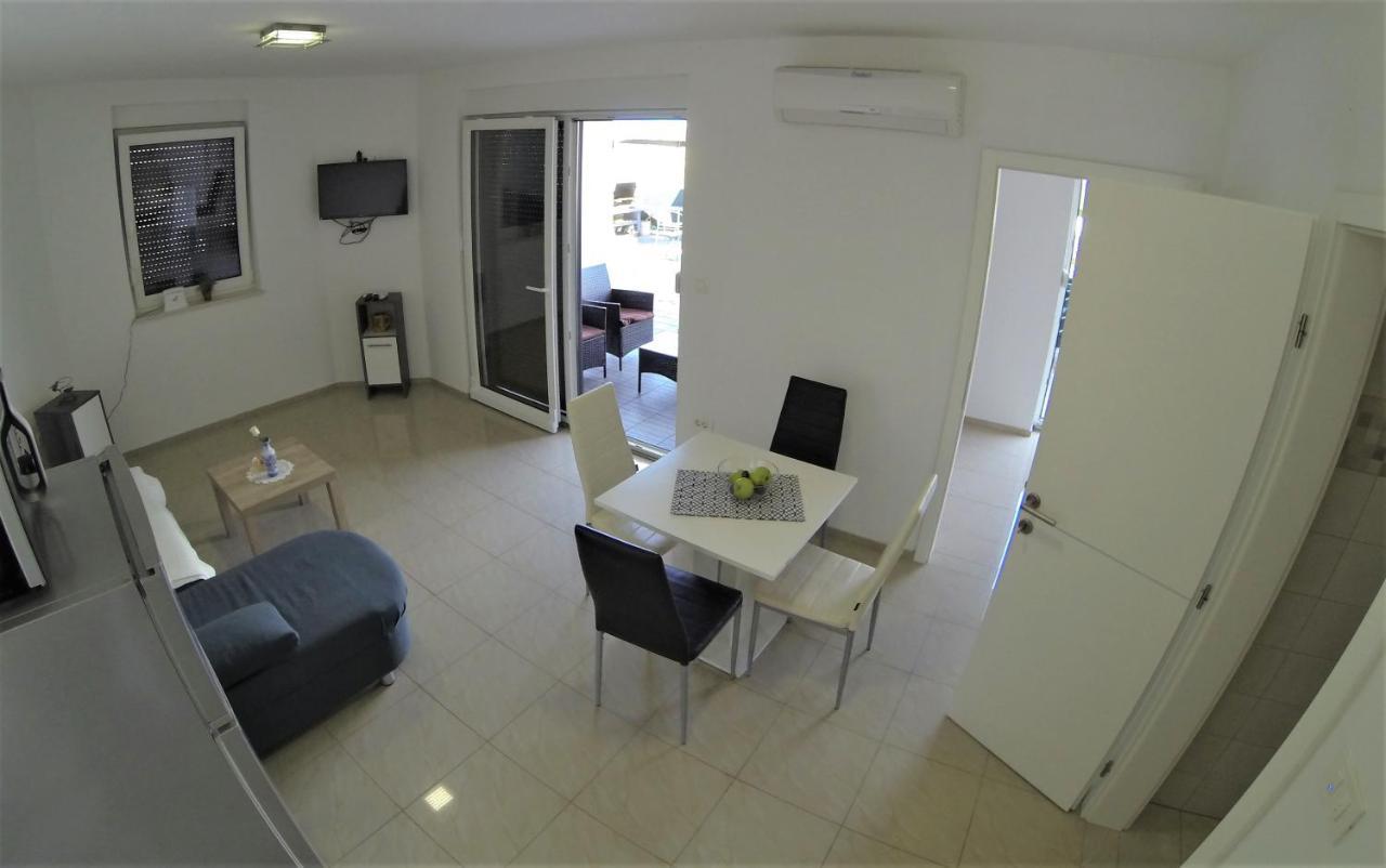 Apartmani Zaric Malinska Esterno foto